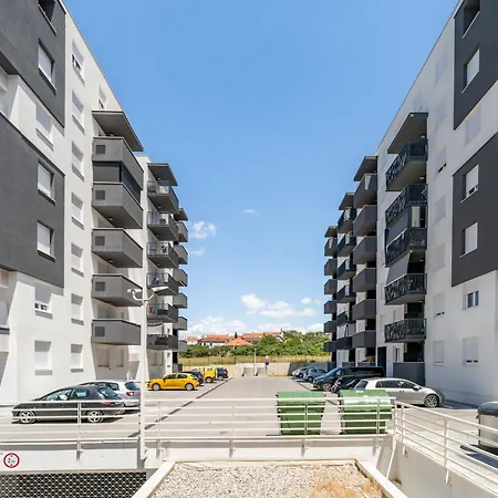 Enmari - Stylish Flat Near Center زادار