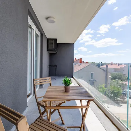 شقة Enmari - Stylish Flat Near Center زادار