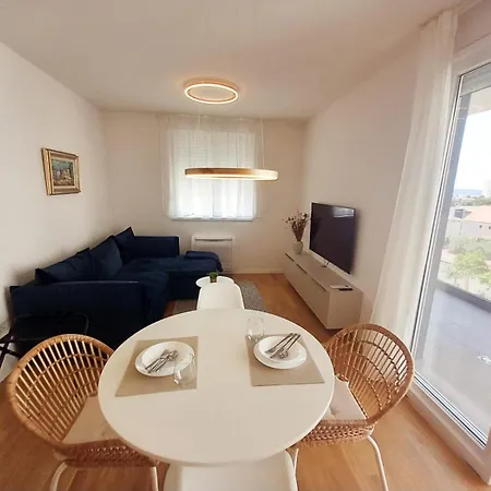 Enmari - Stylish Flat Near Center Apartment *