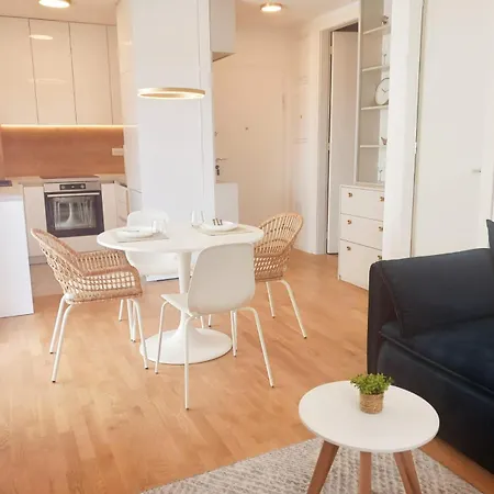 Apartment Enmari - Stylish Flat Near Center *