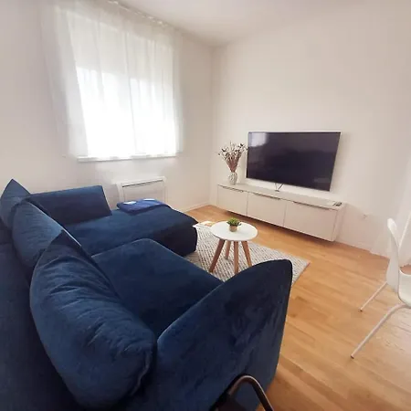 Apartment Enmari - Stylish Flat Near Center *