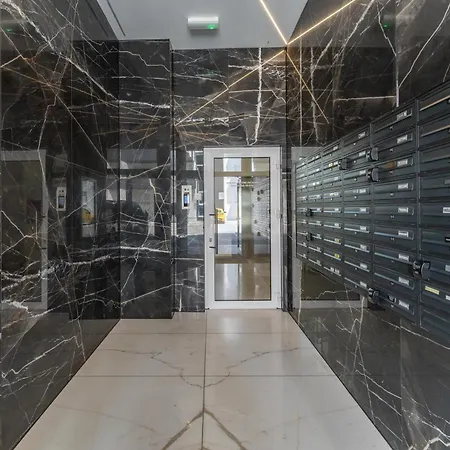 아파트 Enmari - Stylish Flat Near Center