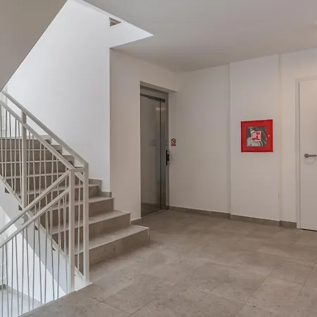Enmari - Stylish Flat Near Center 아파트 *