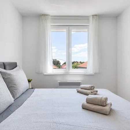Enmari - Stylish Flat Near Center *