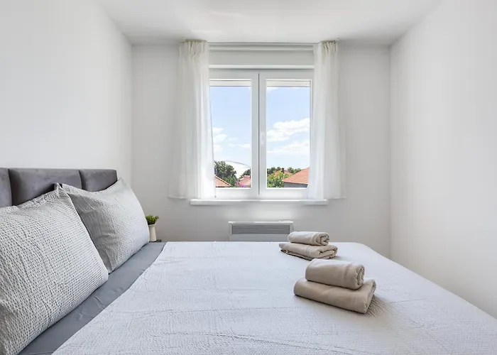 Enmari - Stylish Flat Near Center *