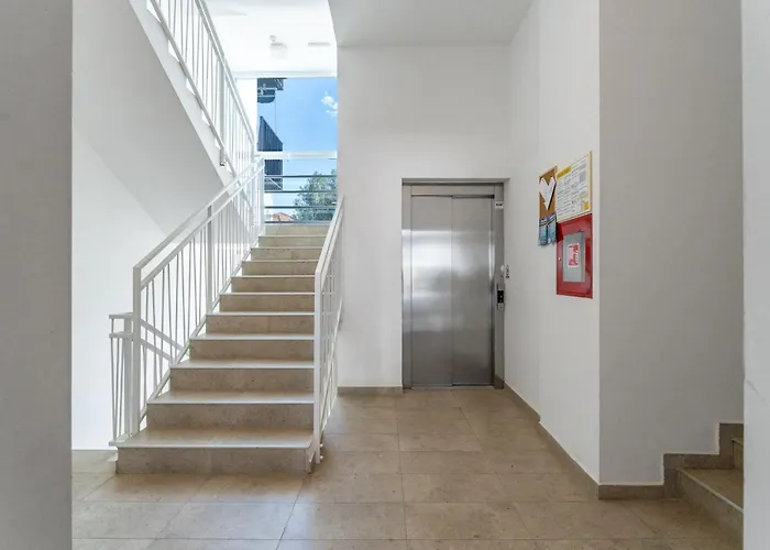 Enmari - Stylish Flat Near Center